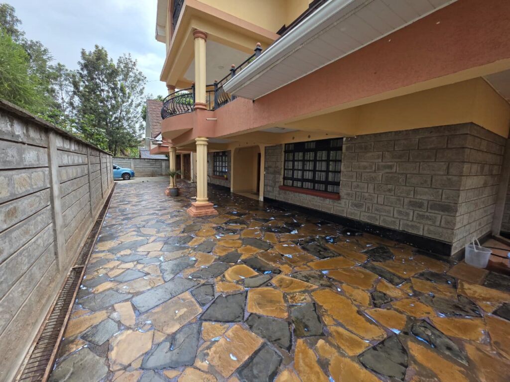 Uncut Mazeras Floor Installation